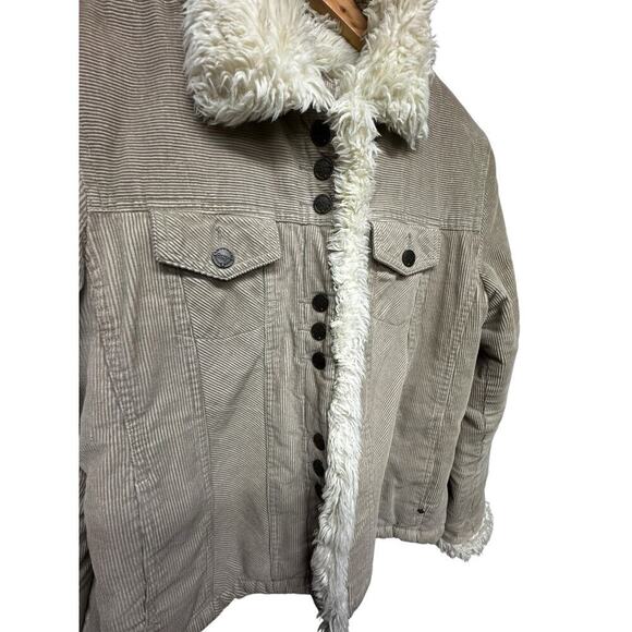 Black Rivet corduroy trucker jacket with a faux fur collar and trim
Size L - Picture 3 of 16